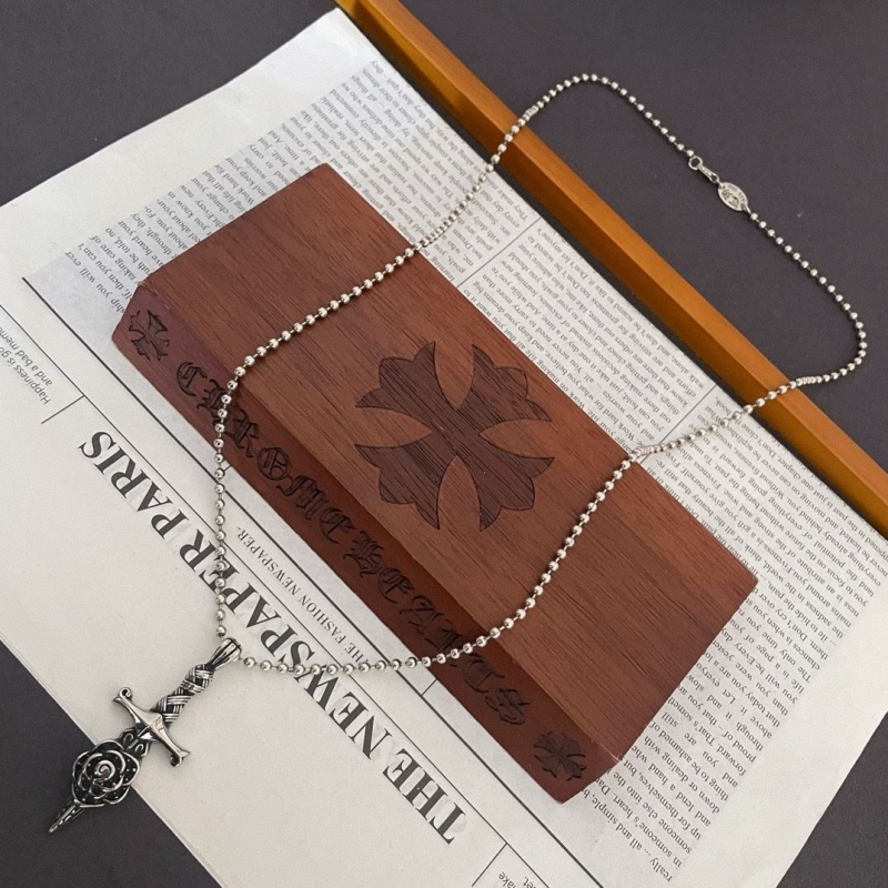 Ch*0me He**ts necklaces